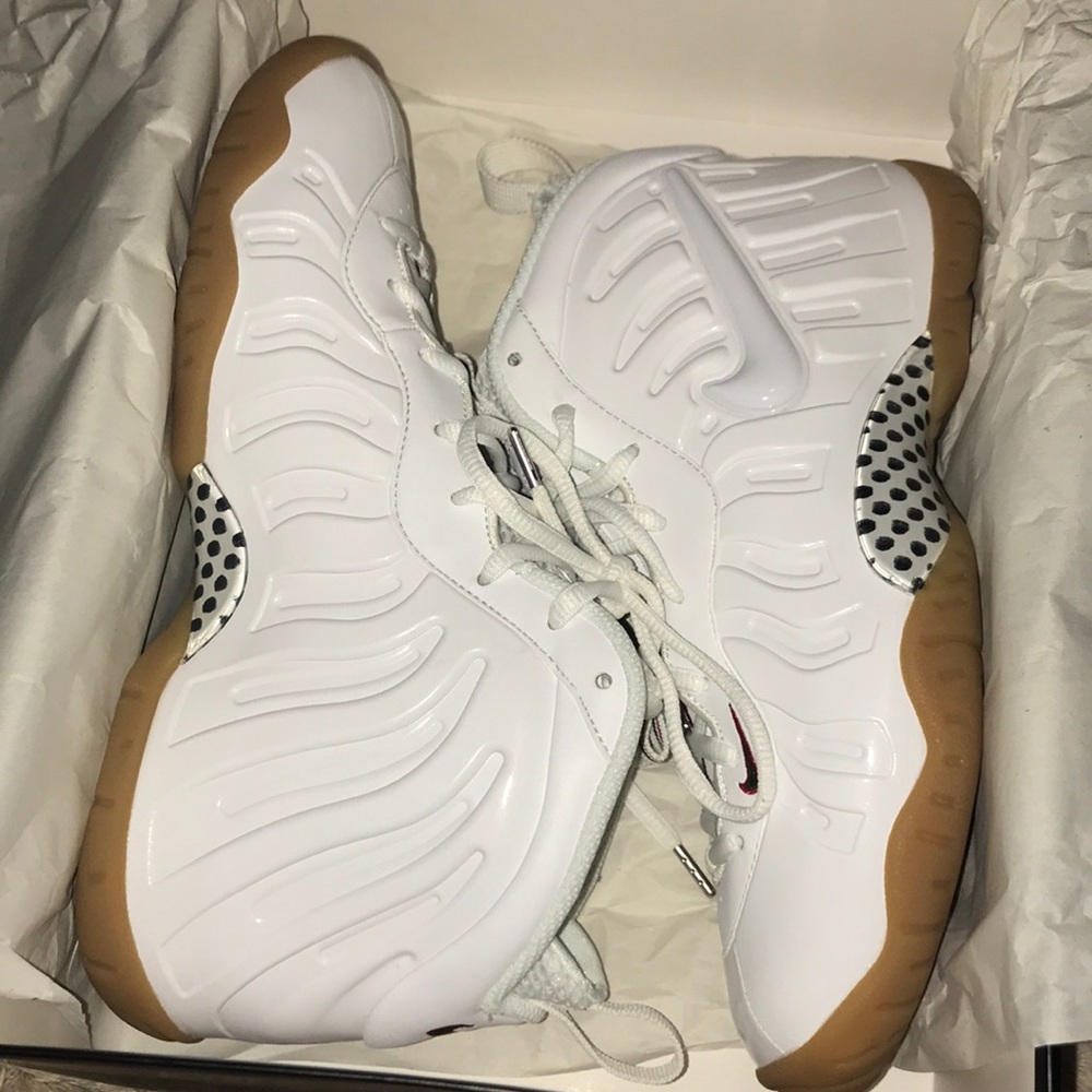 White Nike little posite pro